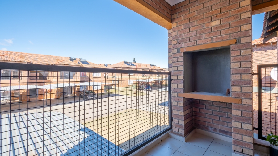 2 Bedroom Property for Sale in Waterval East North West